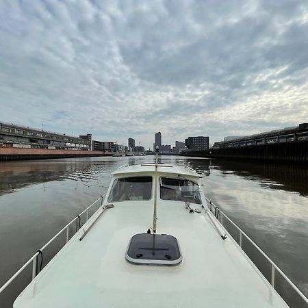 Suesses Motorboot - Bremen Ueberseestadt Exterior photo