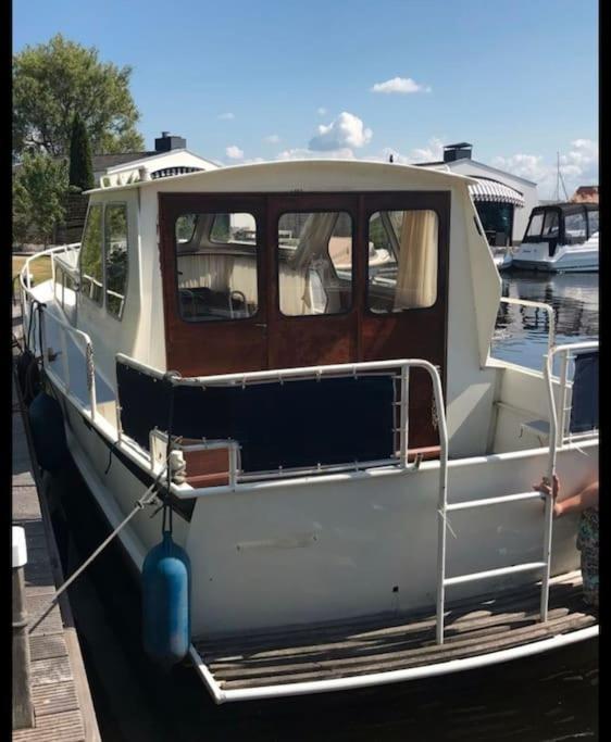 Suesses Motorboot - Bremen Ueberseestadt Exterior photo