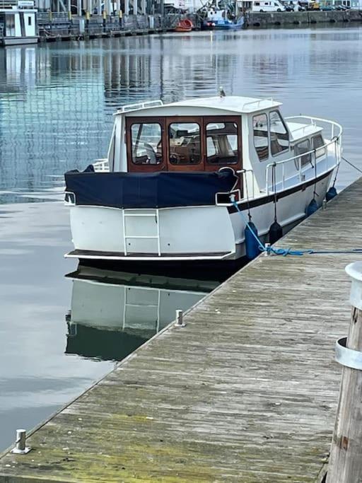 Suesses Motorboot - Bremen Ueberseestadt Exterior photo