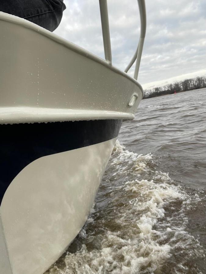Suesses Motorboot - Bremen Ueberseestadt Exterior photo