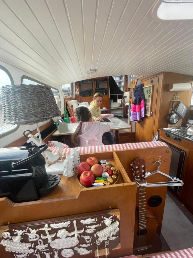 Suesses Motorboot - Bremen Ueberseestadt Exterior photo