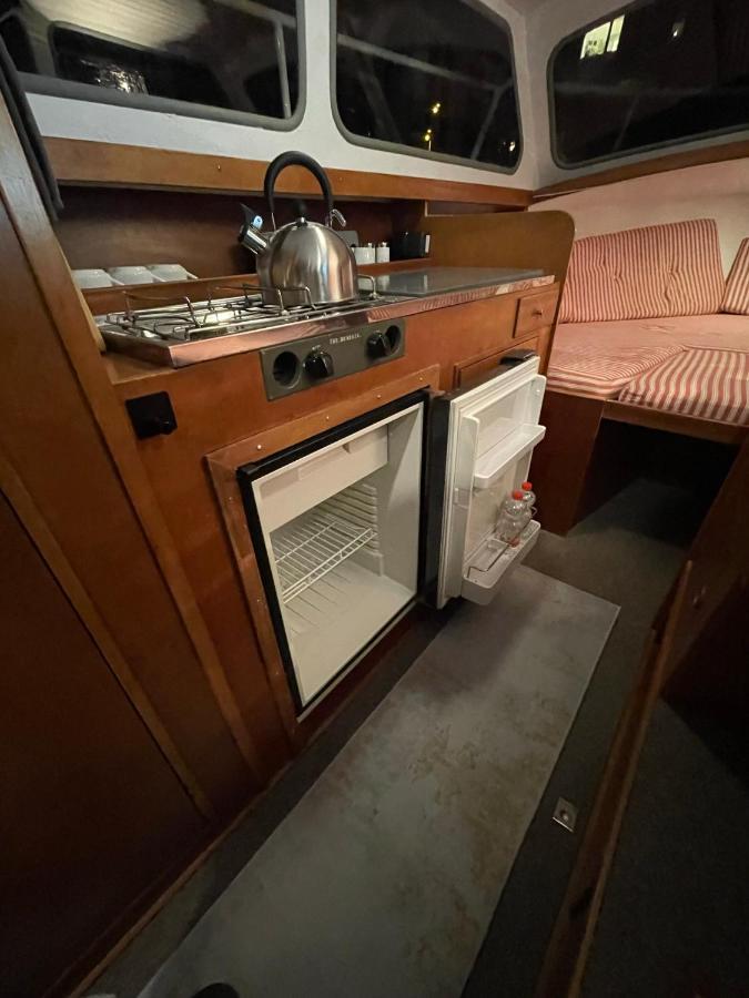 Suesses Motorboot - Bremen Ueberseestadt Exterior photo